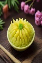 古装仙侠剧推荐封面，仙境云雾缭绕，主角飞剑御风，特效精良，奇幻仙侠风格